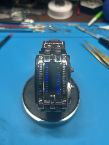 Orologio uomo futuristico - uomo,